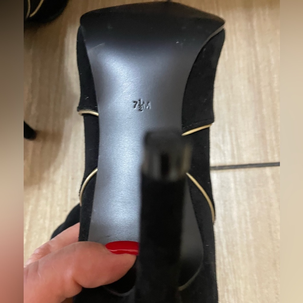 NEW Black & Gold Booties - Picture 5 of 5